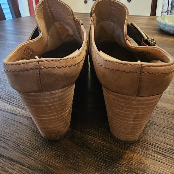 Vionic Cheyenne Mules with Heel - Picture 3 of 7